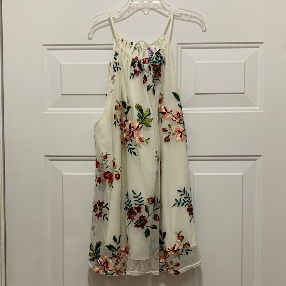 Alya White Cream Textured Embroidered Top - Size M - Elegant Boho Chic Blouse